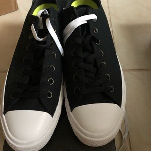Selling Converse Chuck Taylor 2
